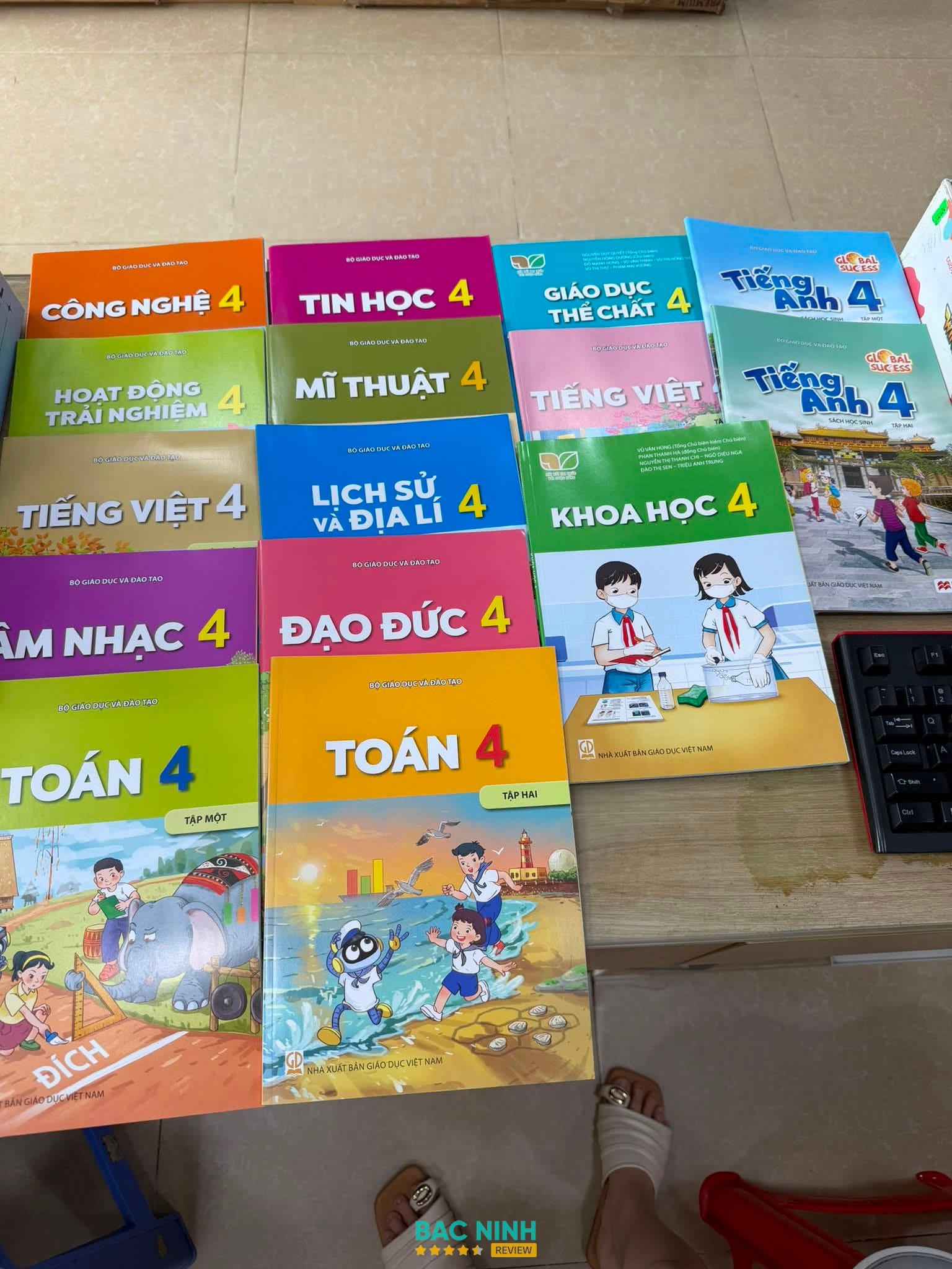Không gian và sản phẩm tại Nhà Sách Tường Mười