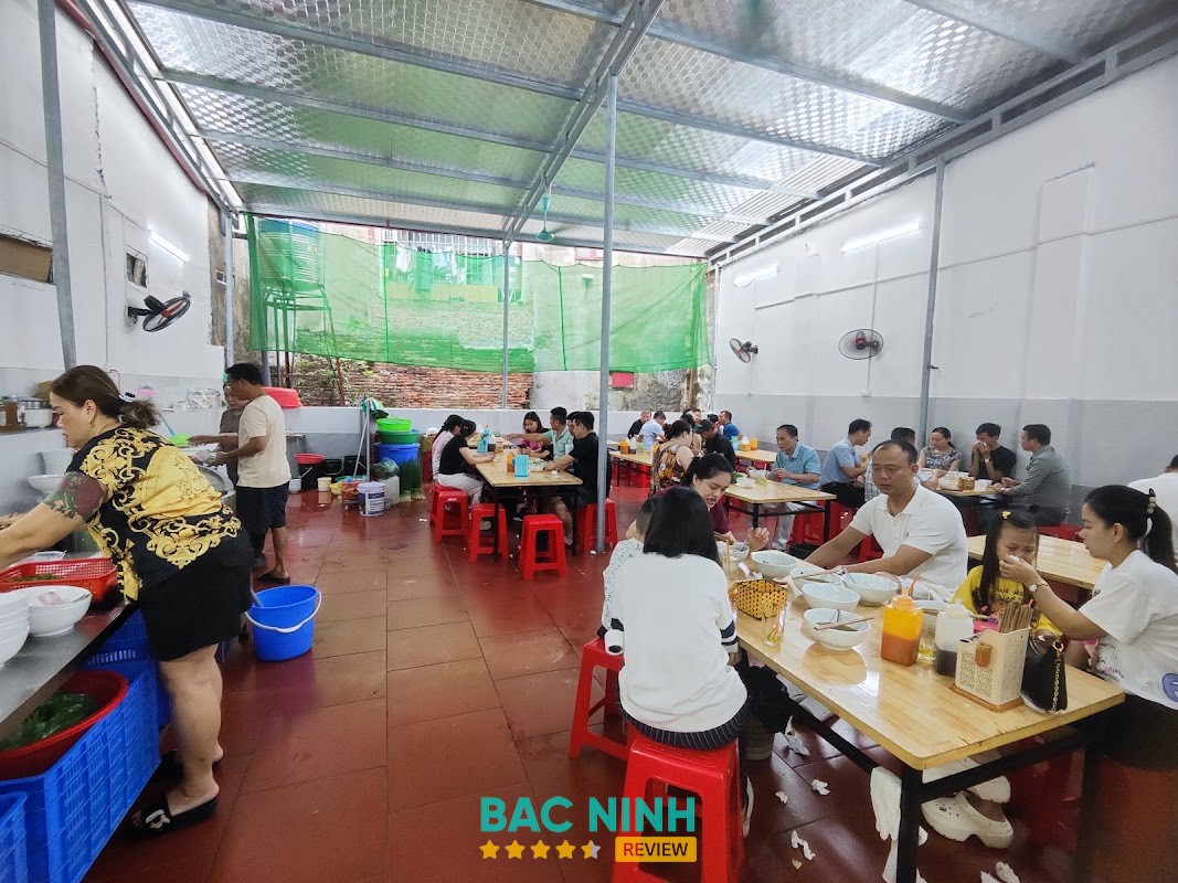 Phở gia truyền Trần Sinh (Gan cháy Đáp Cầu)