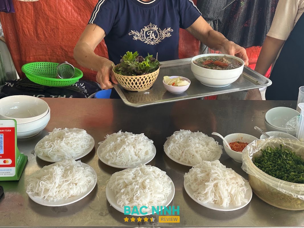 Cửa Hàng Bún Chả Linh Nga Bắc Giang
