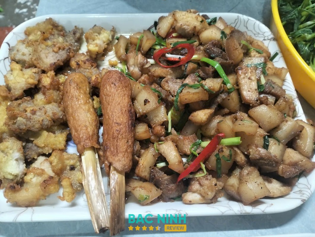 Ăn sáng cơm bình dân cơm văn phòng Tân Chi Bắc Ninh