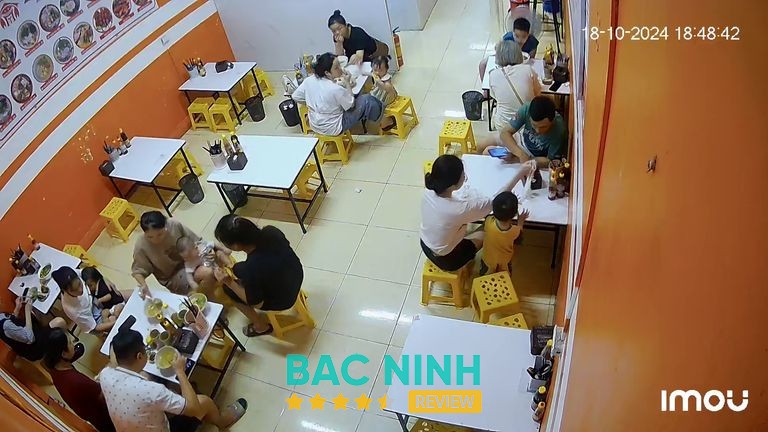 Súp Cua Hủ Tiếu Hoành Thánh Bắc Giang tại đường Lê Lợi