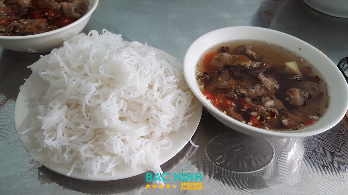 Nhà Hàng Phong Vĩ hình ảnh 3