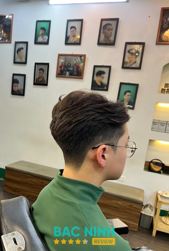 Không gian và dịch vụ tại Og Barbershop