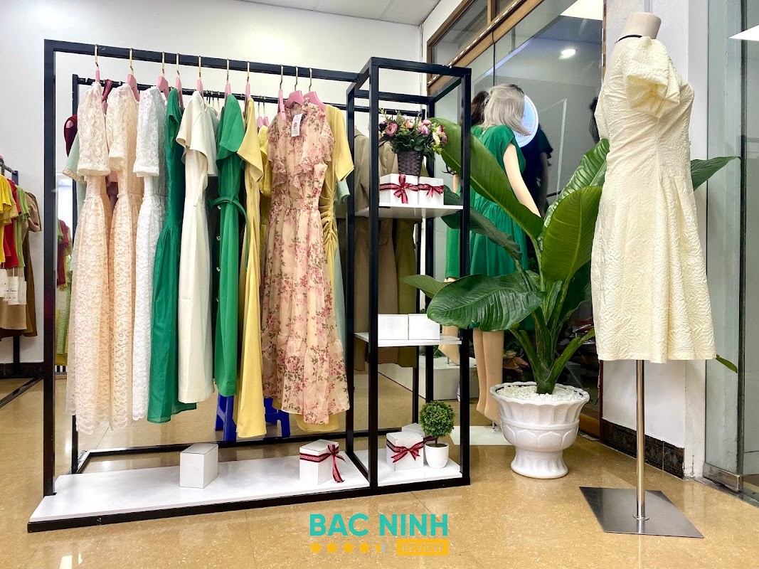 Váy nữ tại Hường Sakưra