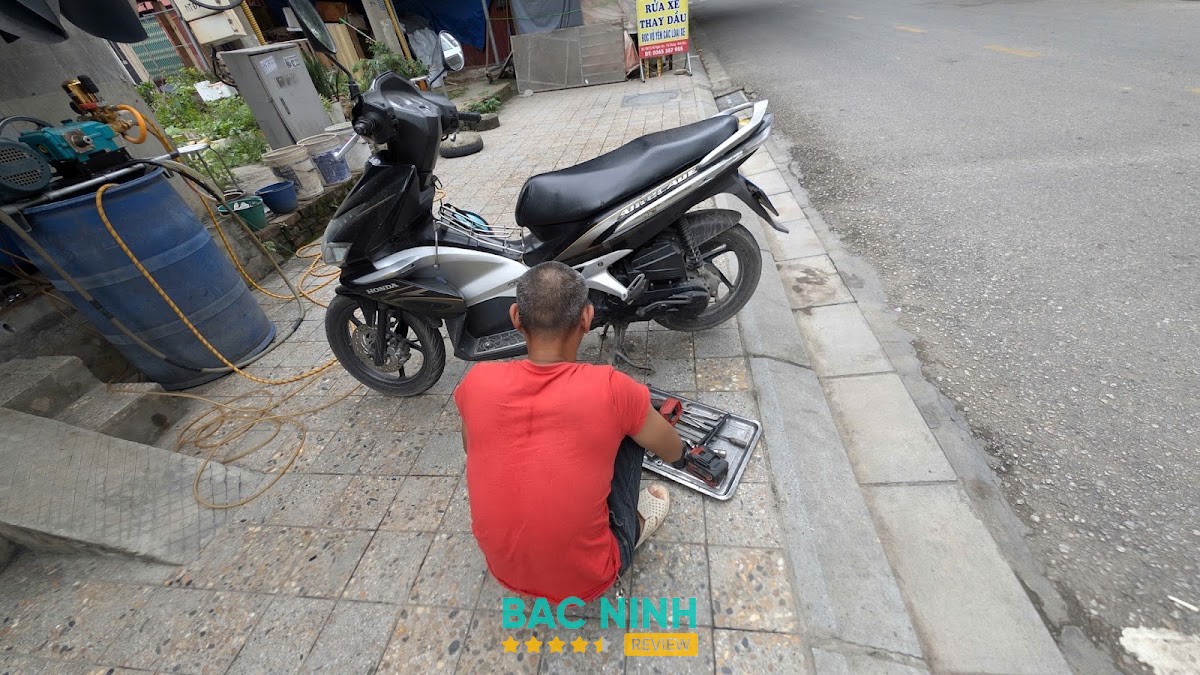 Khu vực sửa xe máy và xe điện